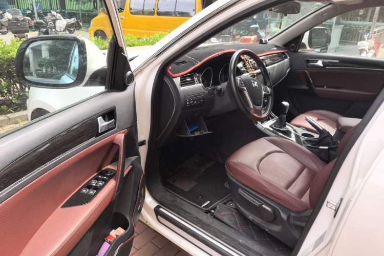 Used Zotye T600 2016 Family Edition 2.0T Manual Luxury Version Driver Seat