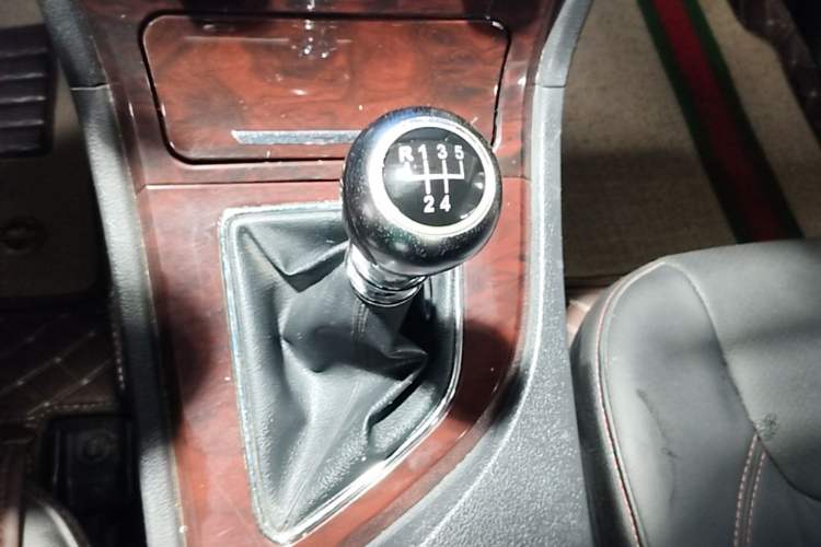 Used Zotye T600 2016 1.5T Manual Elite Edition Gear Lever