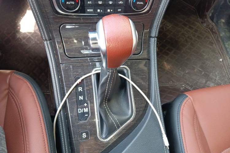 Used Zotye T600 2016 2.0T DCT Prestige Edition Gear Lever