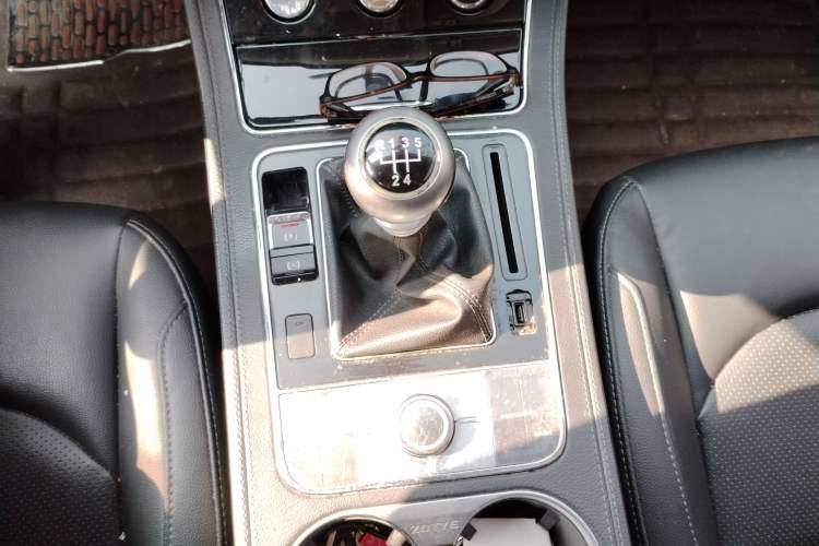 Used Zotye T600 2016 Sports Edition 1.5T Manual Luxury Model Gear Lever