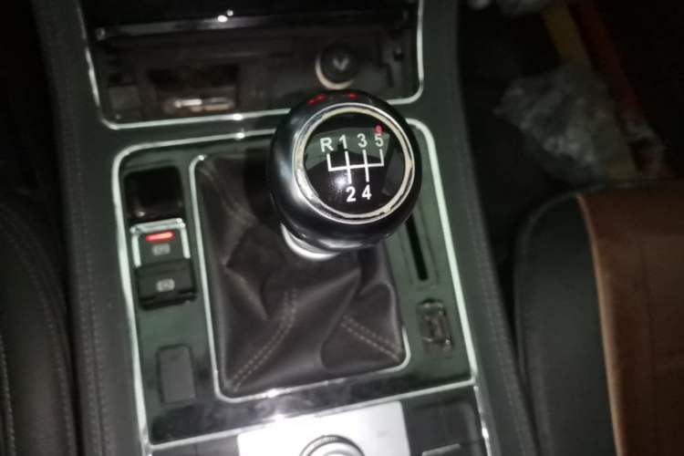 Used Zotye T600 2016 Sport Edition 1.5T Manual Luxury Model Gear Lever