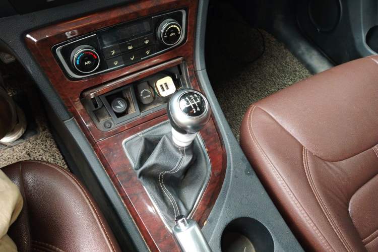 Used Zotye T600 2016 1.5T Manual Elite Edition Gear Lever