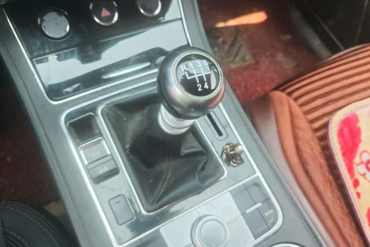 Used Zotye T600 2016 Sport Edition 1.5T Manual Luxury Model Gear Lever