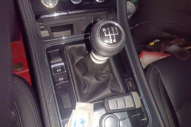 Used Zotye T600 2016 Sport Edition 1.5T Manual Luxury Model Gear Lever