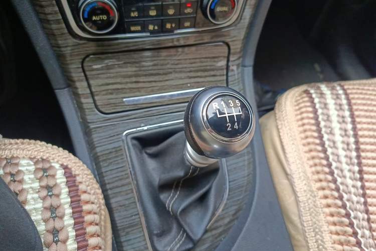 Used Zotye T600 2016 1.5T Manual Luxury Edition Gear Lever