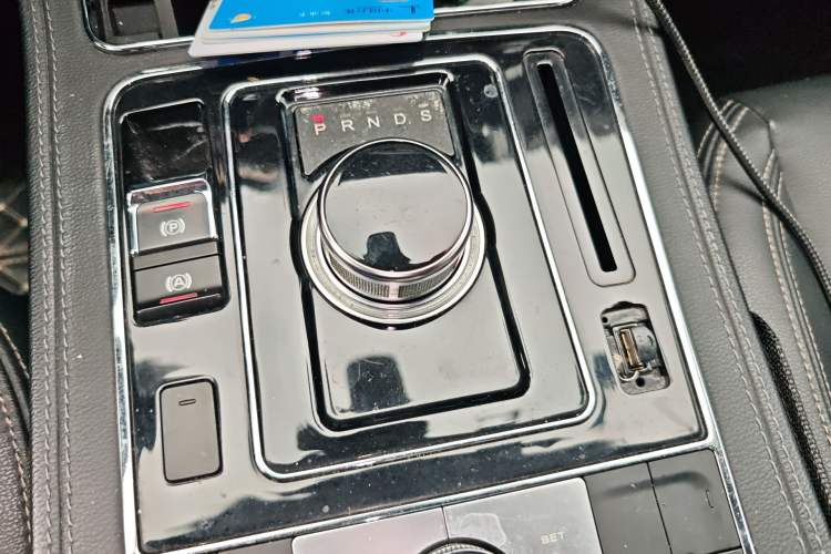Used Zotye T600 2016 Sport Edition 2.0T DCT Prestige Model Gear Lever