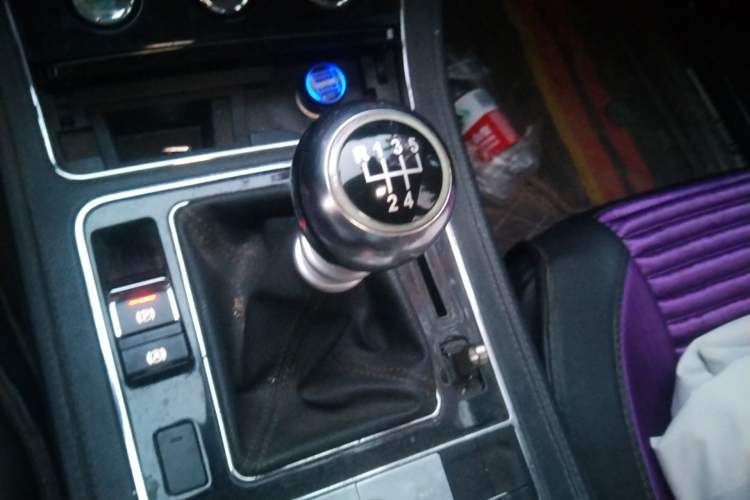 Used Zotye T600 2016 Sport Edition 1.5T Manual Luxury Model Gear Lever