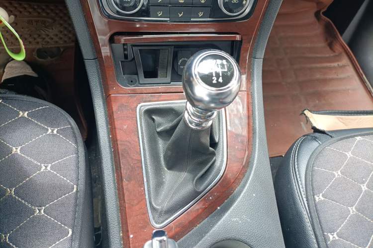 Used Zotye T600 2016 1.5T Manual Elite Edition Gear Lever