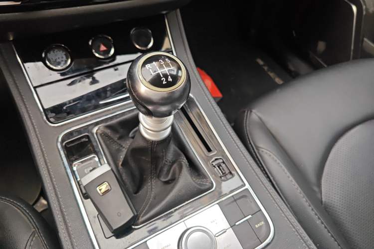 Used Zotye T600 2016 Sports Edition 1.5T Manual Luxury Model Gear Lever