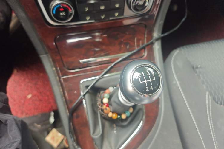 Used Zotye T600 2016 1.5T Manual Elite Edition Gear Lever