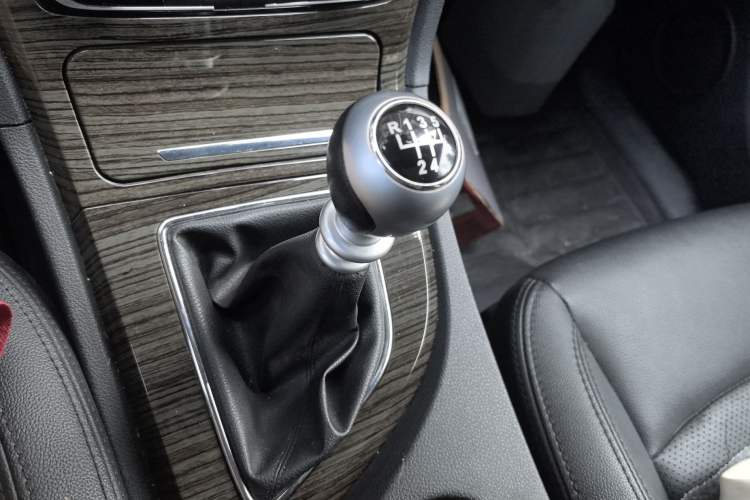 Used Zotye T600 2016 1.5T Manual Flagship Edition Gear Lever