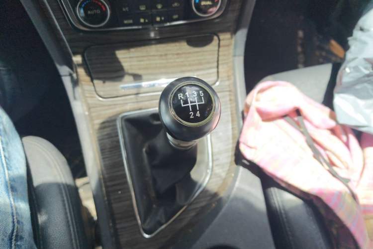 Used Zotye T600 2016 1.5T Manual Luxury Edition Gear Lever