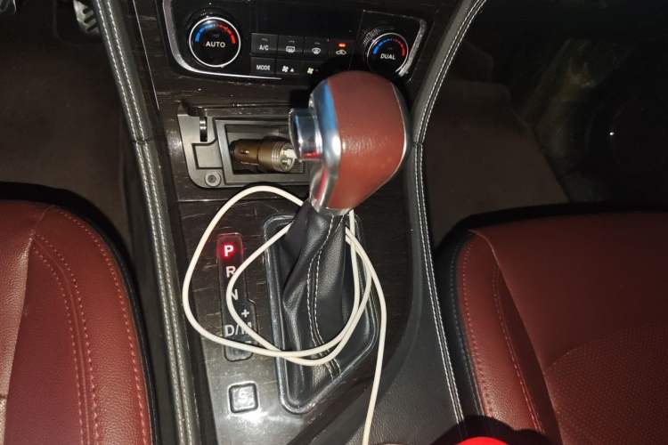 Used Zotye T600 2016 2.0T DCT Prestige Edition Gear Lever