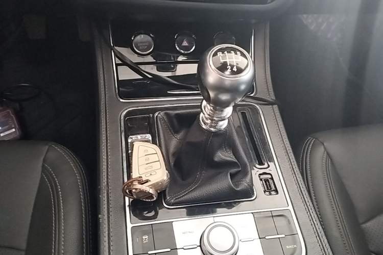 Used Zotye T600 2016 Sport Edition 1.5T Manual Luxury Model Gear Lever