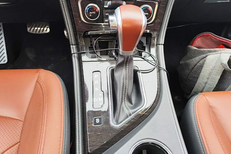 Used Zotye T600 2016 2.0T DCT Prestige Edition Gear Lever