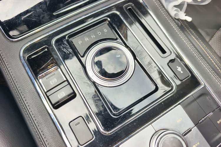 Used Zotye T600 2016 Sport Edition 2.0T DCT Prestige Model Gear Lever