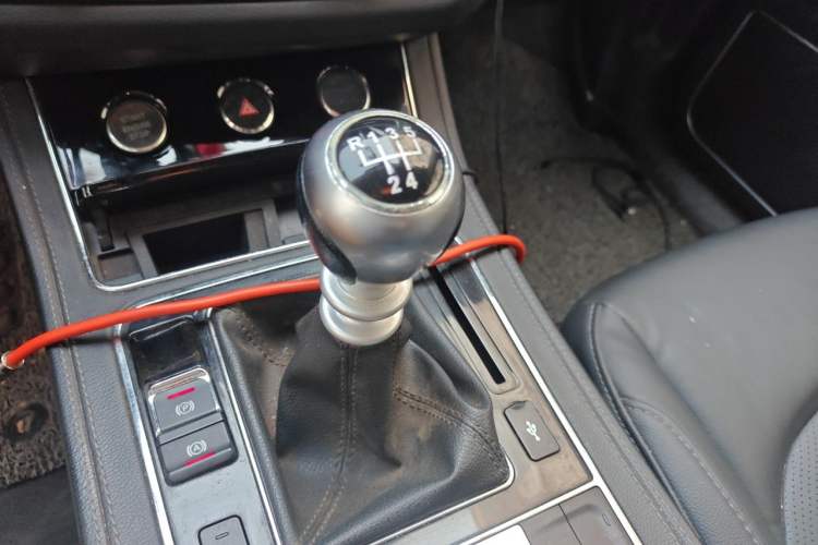 Used Zotye T600 2016 Sports Edition 1.5T Manual Luxury Model Gear Lever