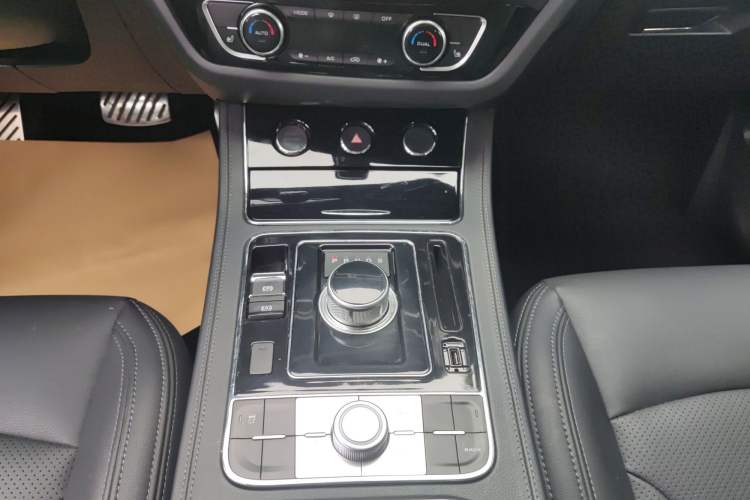Used Zotye T600 2016 Sport Edition 2.0T DCT Luxury Model Gear Lever