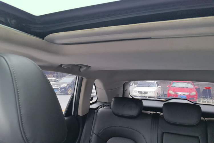 Used Zotye T600 2016 Sport Edition 2.0T DCT Luxury Model Headliner