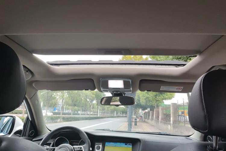 Used Zotye T600 2016 Sport Edition 2.0T DCT Luxury Model Headliner