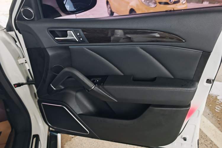 Used Zotye T600 2016 Sport Edition 2.0T DCT Prestige Model Interior 15