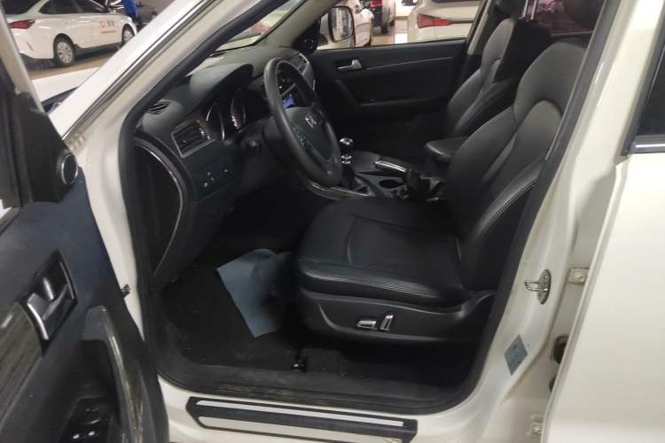 Used Zotye T600 2016 1.5T Manual Luxury Edition Interior 2