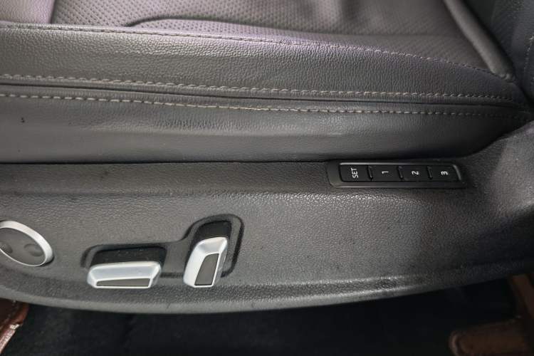Used Zotye T600 2016 Sport Edition 2.0T DCT Prestige Model Interior 8