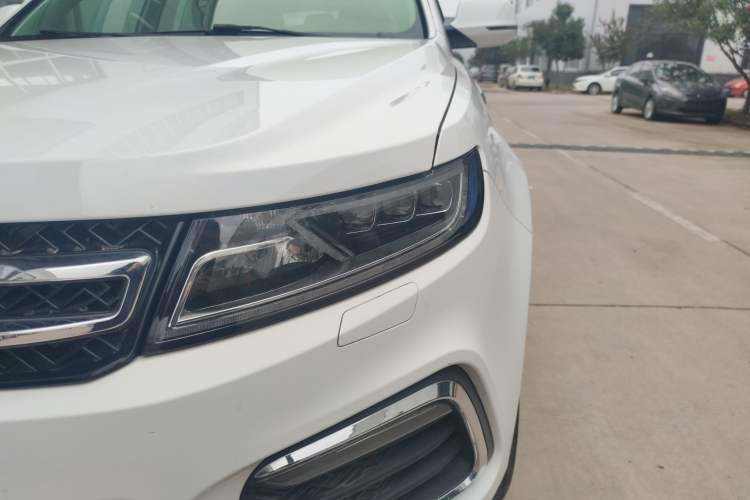 Used Zotye T600 2016 Sport Edition 2.0T DCT Prestige Model Left Front Headlight