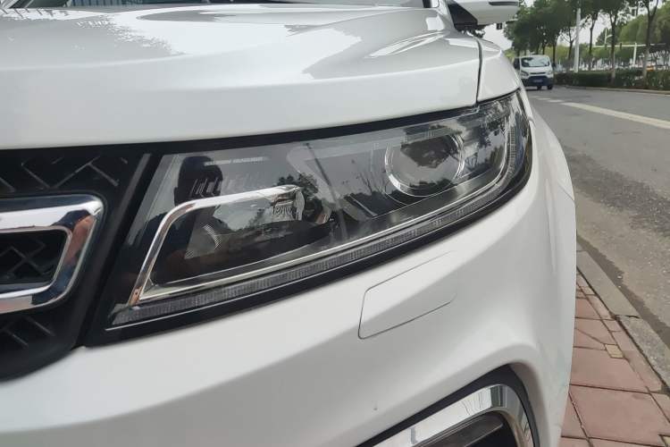 Used Zotye T600 2016 Sport Edition 2.0T DCT Luxury Model Left Front Headlight