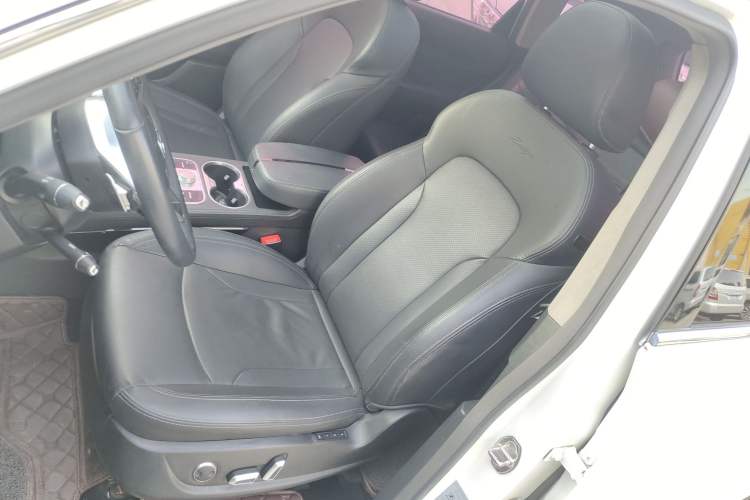 Used Zotye T600 2016 Sport Edition 2.0T DCT Prestige Model Left Front Seat