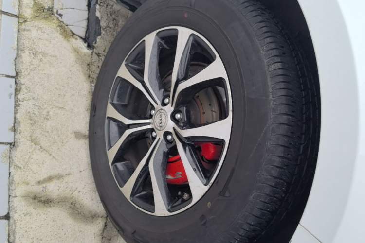 Used Zotye T600 2016 Sport Edition 2.0T DCT Luxury Model Left Front Wheel Hub