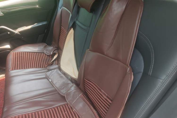 Used Zotye T600 2016 Sport Edition 1.5T Manual Luxury Model Left Rear Seat