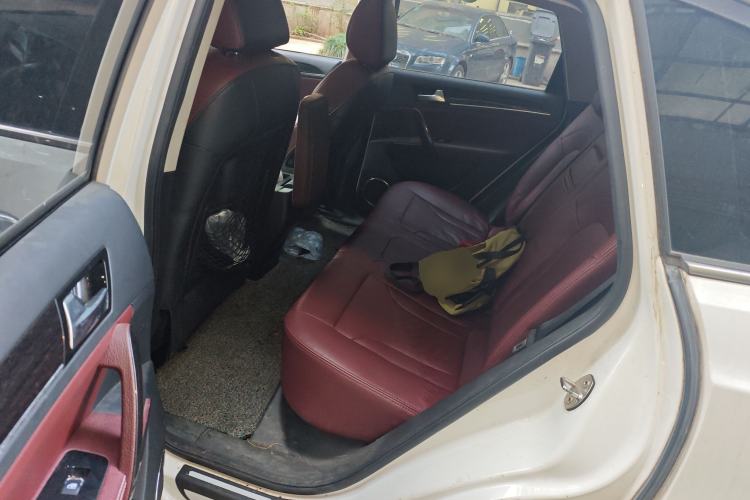 Used Zotye T600 2016 2.0T DCT Prestige Edition Left Rear Seat