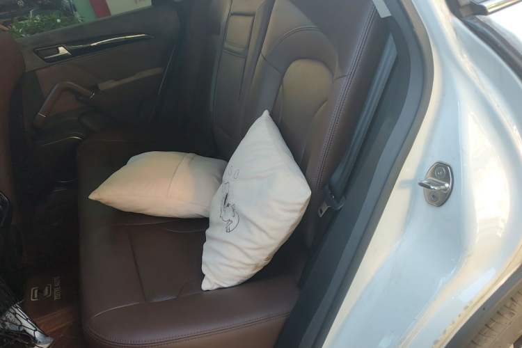 Used Zotye T600 2016 Sport Edition 2.0T DCT Prestige Model Left Rear Seat
