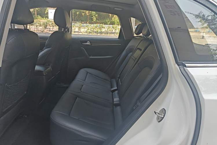Used Zotye T600 2016 1.5T Manual Luxury Edition Left Rear Seat
