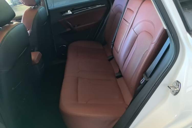 Used Zotye T600 2016 2.0T DCT Prestige Edition Left Rear Seat