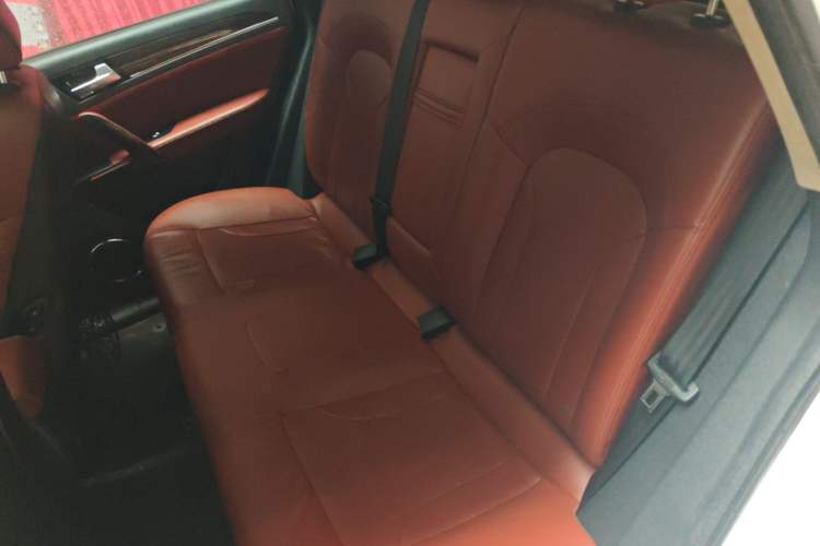 Used Zotye T600 2016 2.0T DCT Prestige Edition Left Rear Seat