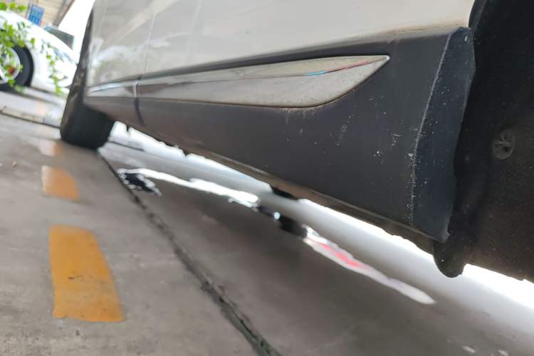 Used Zotye T600 2016 Sport Edition 2.0T DCT Prestige Model Left Side Sill