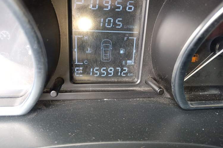 Used Zotye T600 2016 2.0T DCT Prestige Edition Odometer Close Up