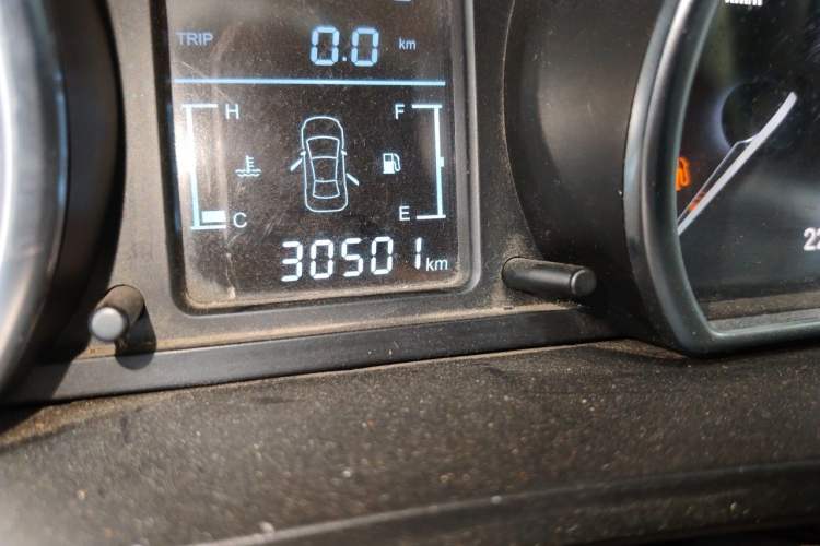 Used Zotye T600 2016 1.5T Manual Elite Edition Odometer Close Up