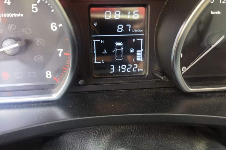 Used Zotye T600 2016 1.5T Manual Elite Edition Odometer Close Up