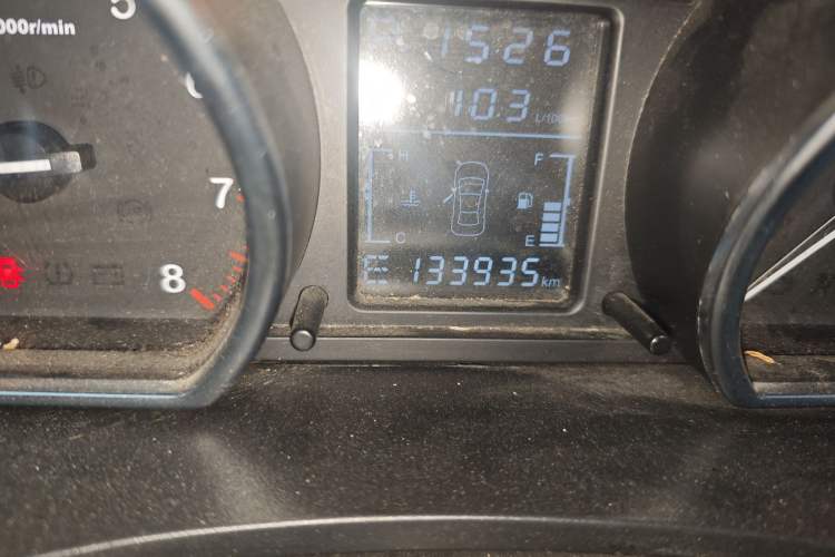 Used Zotye T600 2016 2.0T DCT Prestige Edition Odometer Close Up