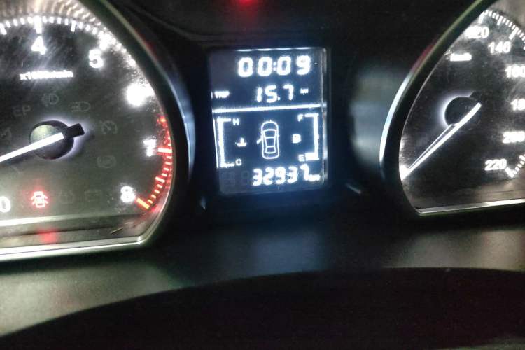 Used Zotye T600 2016 1.5T Manual Luxury Edition Odometer Close Up