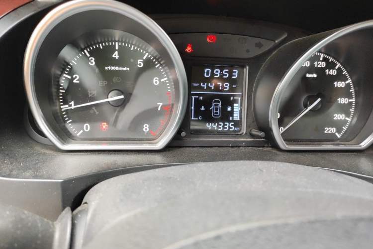 Used Zotye T600 2016 1.5T Manual Elite Edition Odometer Close Up