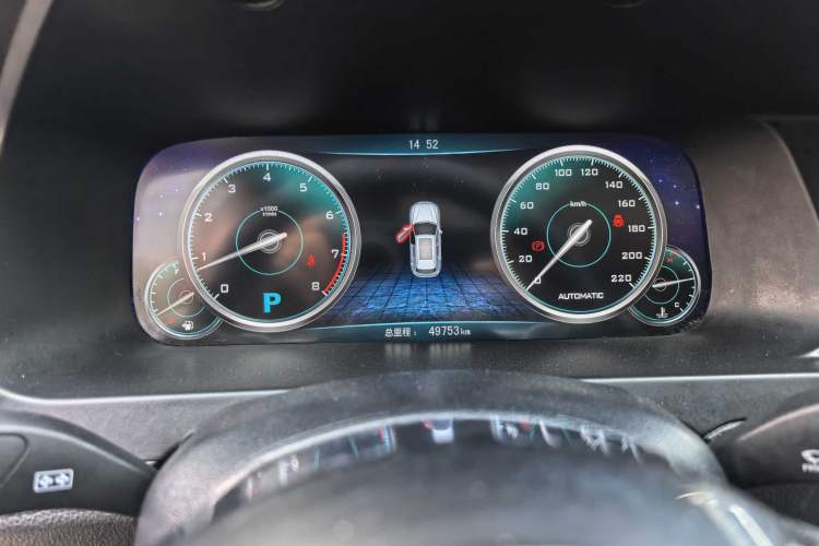 Used Zotye T600 2016 Sport Edition 2.0T DCT Prestige Model Odometer Close Up