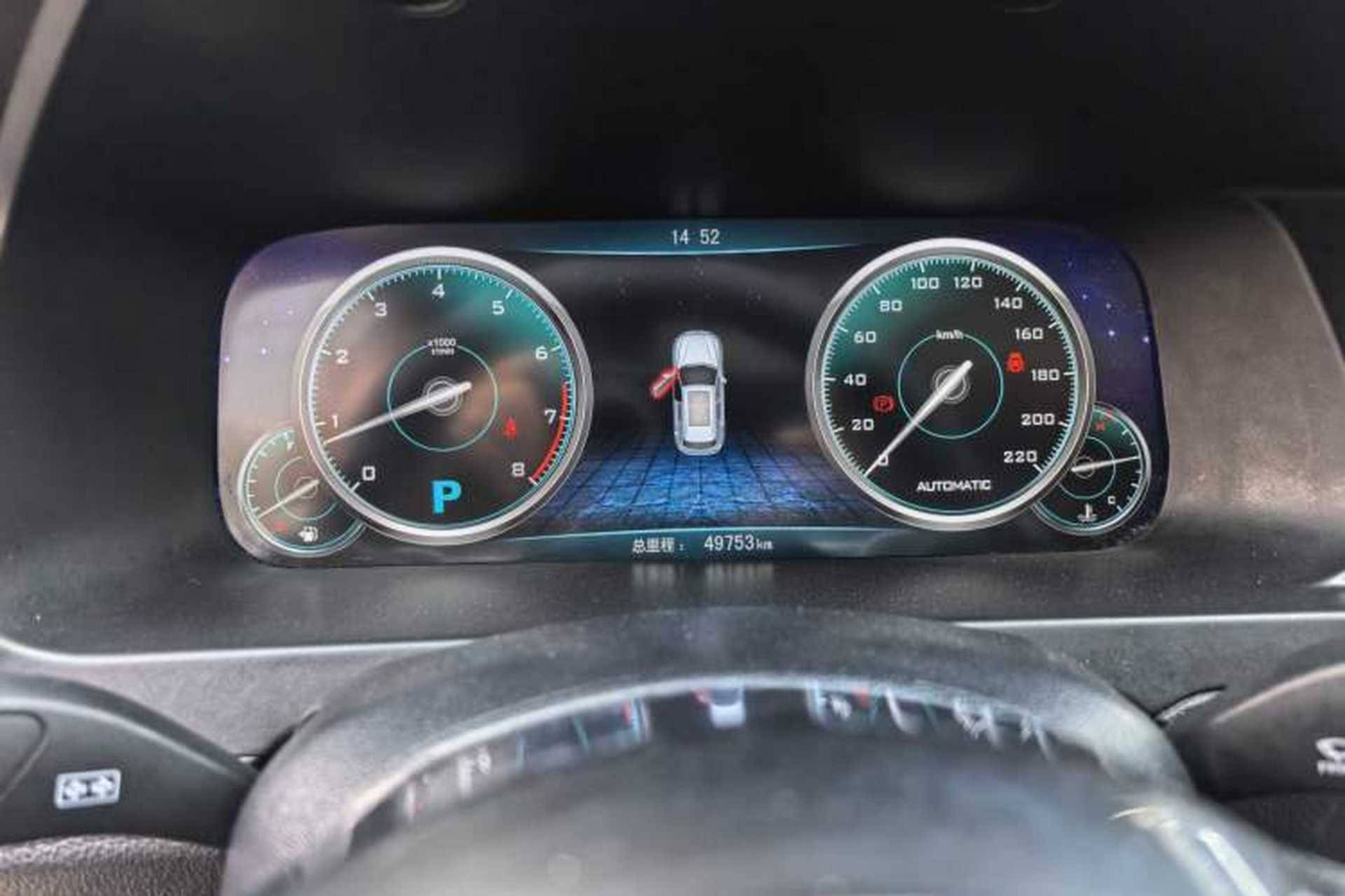 Used Zotye T600 2016 Sport Edition 2.0T DCT Prestige Model Odometer Close Up