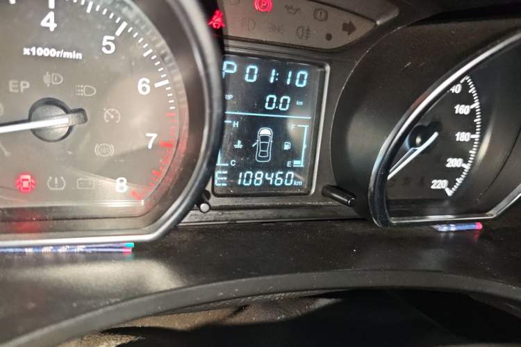 Used Zotye T600 2016 2.0T DCT Prestige Edition Odometer Close Up