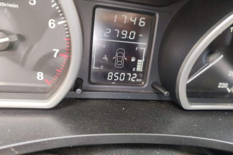 Used Zotye T600 2016 1.5T Manual Luxury Model Odometer Close Up