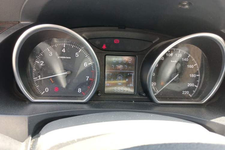 Used Zotye T600 2016 1.5T Manual Elite Edition Odometer Close Up