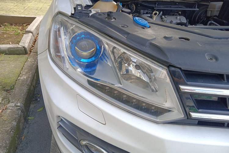 Used Zotye T600 2016 2.0T DCT Prestige Edition Right Front Headlight